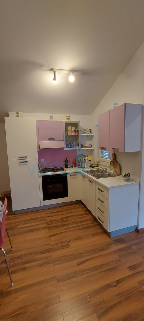 Šilo, isola di Krk, appartamento 44 m2, vista mare, piscina, vendita