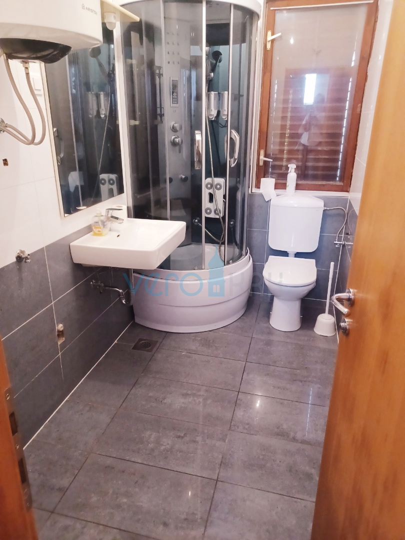 Gorski kotar, Mrkopalj, periferia, casa indipendente familiare 190m2 e terreno di 830m2, vendita