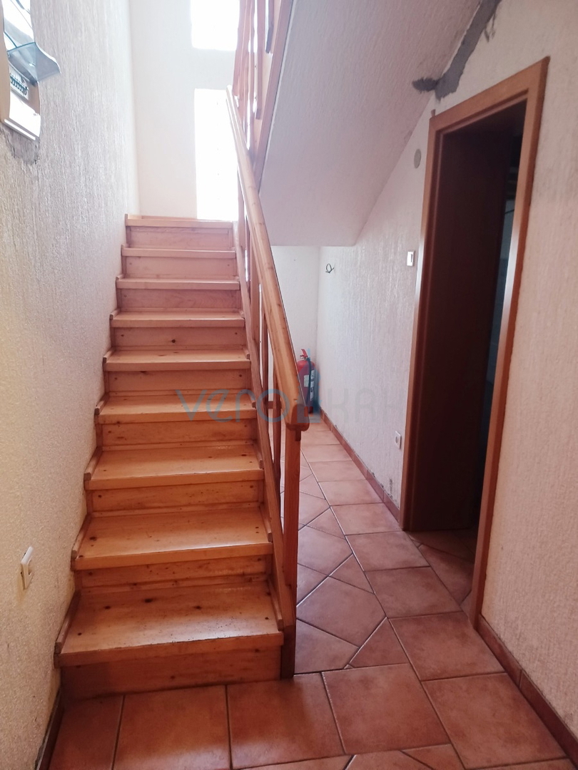 Gorski kotar, Mrkopalj, periferia, casa indipendente familiare 190m2 e terreno di 830m2, vendita