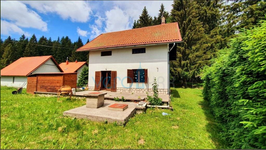 Gorski kotar, Mrkopalj, periferia, casa indipendente familiare 190m2 e terreno di 830m2, vendita