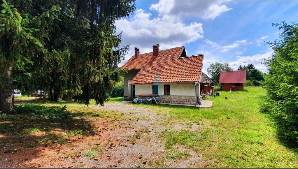 Gorski kotar, Mrkopalj, periferia, casa indipendente familiare 190m2 e terreno di 830m2, vendita