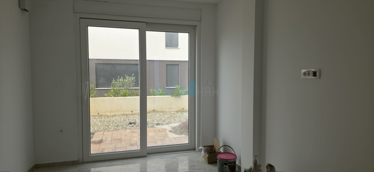 Isola di Krk, Njivice, appartamento al piano terra 40m2, terrazza, vista, vendita