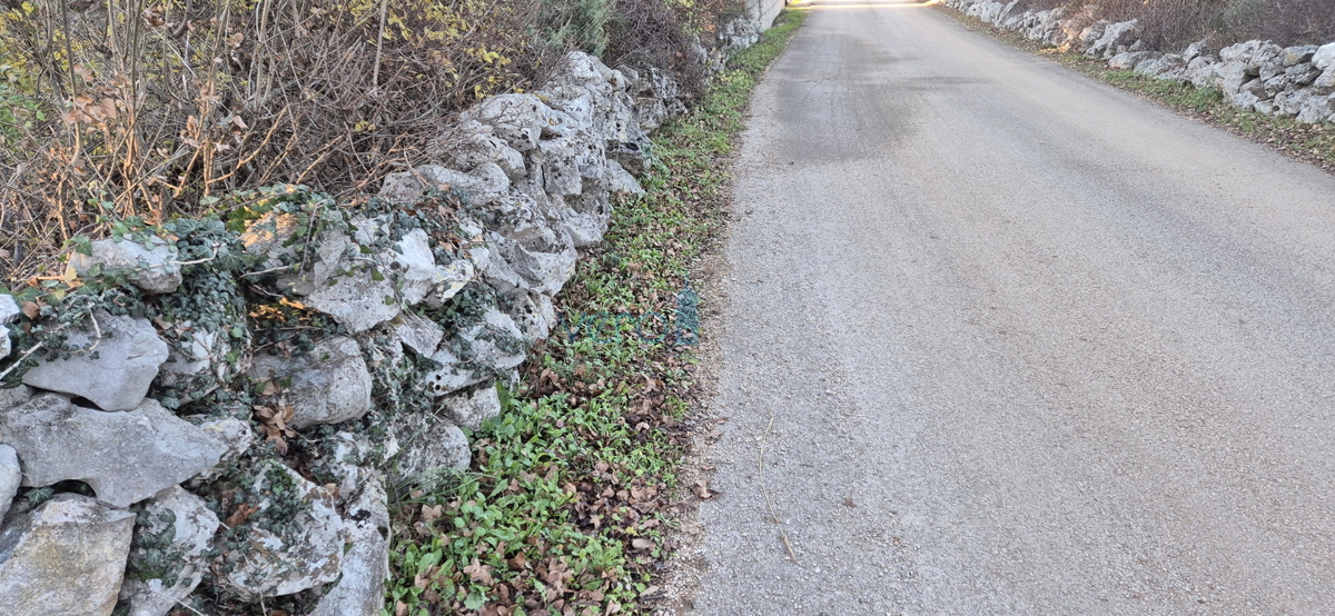 Malinska, isola di Krk, dintorni, terreno agricolo 2090 m2, vendita