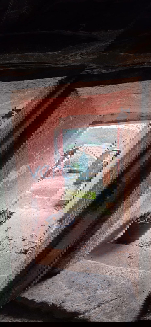 Istra, Oprtalj, proprietà 2735 m2, quattro case con terreno, vendita