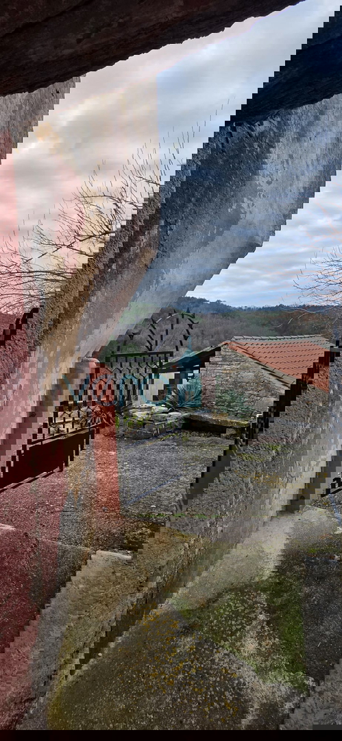 Istra, Oprtalj, proprietà 2735 m2, quattro case con terreno, vendita