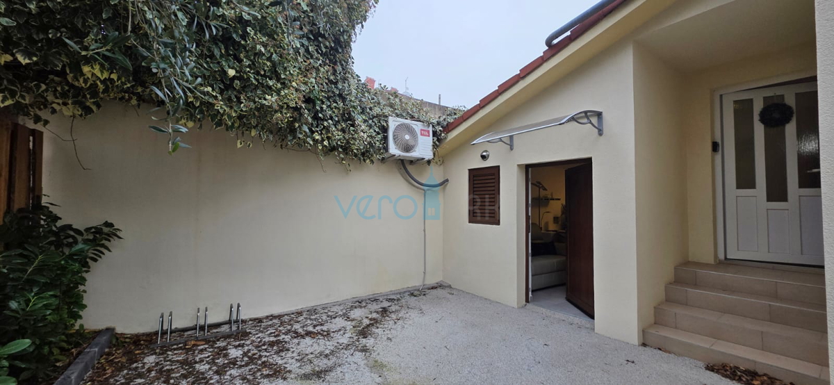 Uvala Soline, isola di Krk, casa indipendente, vista, giardino, 70 m dal mare, jacuzzi, vendita