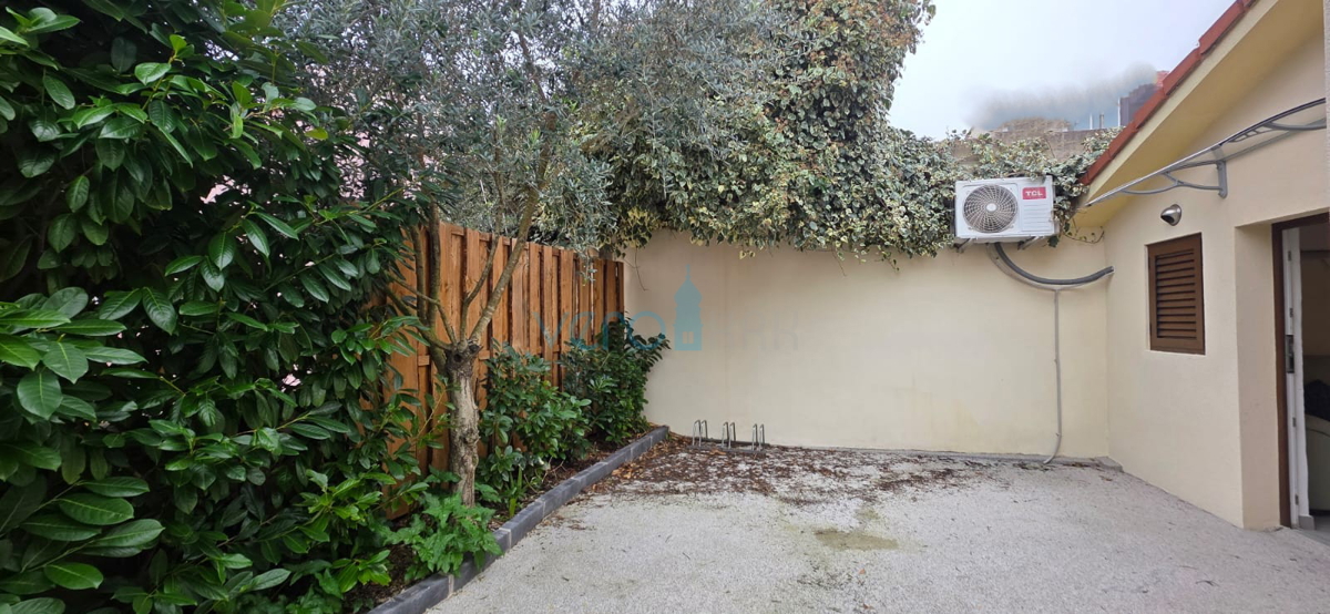 Uvala Soline, isola di Krk, casa indipendente, vista, giardino, 70 m dal mare, jacuzzi, vendita