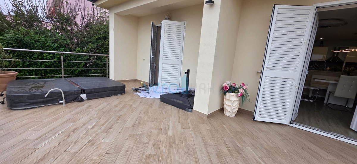 Uvala Soline, isola di Krk, casa indipendente, vista, giardino, 70 m dal mare, jacuzzi, vendita