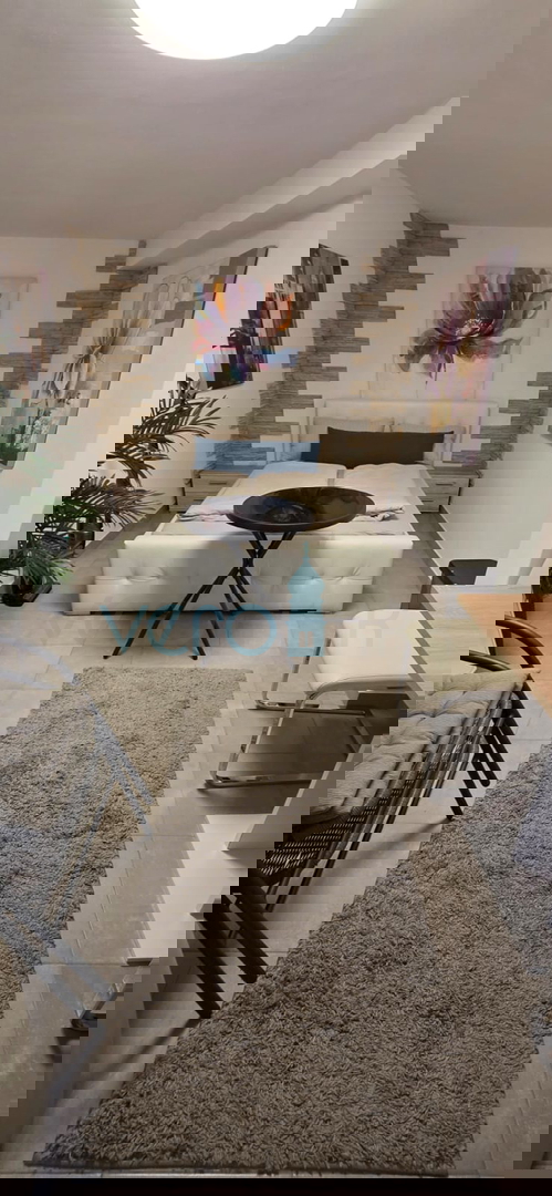 Uvala Soline, isola di Krk, casa indipendente, vista, giardino, 70 m dal mare, jacuzzi, vendita