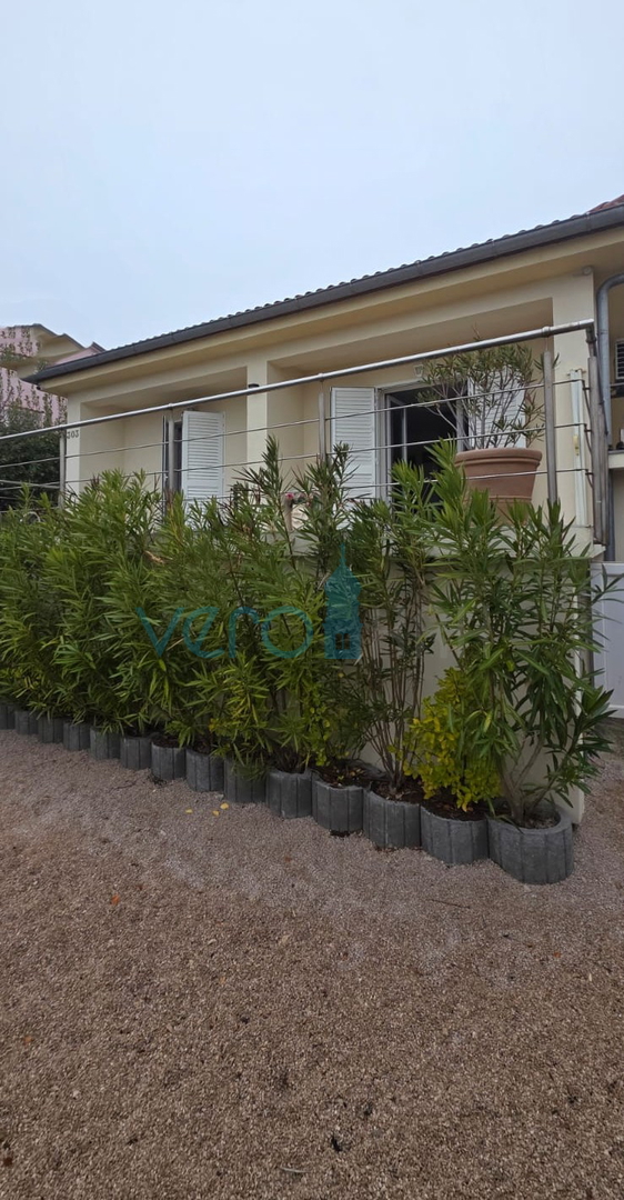 Uvala Soline, isola di Krk, casa indipendente, vista, giardino, 70 m dal mare, jacuzzi, vendita