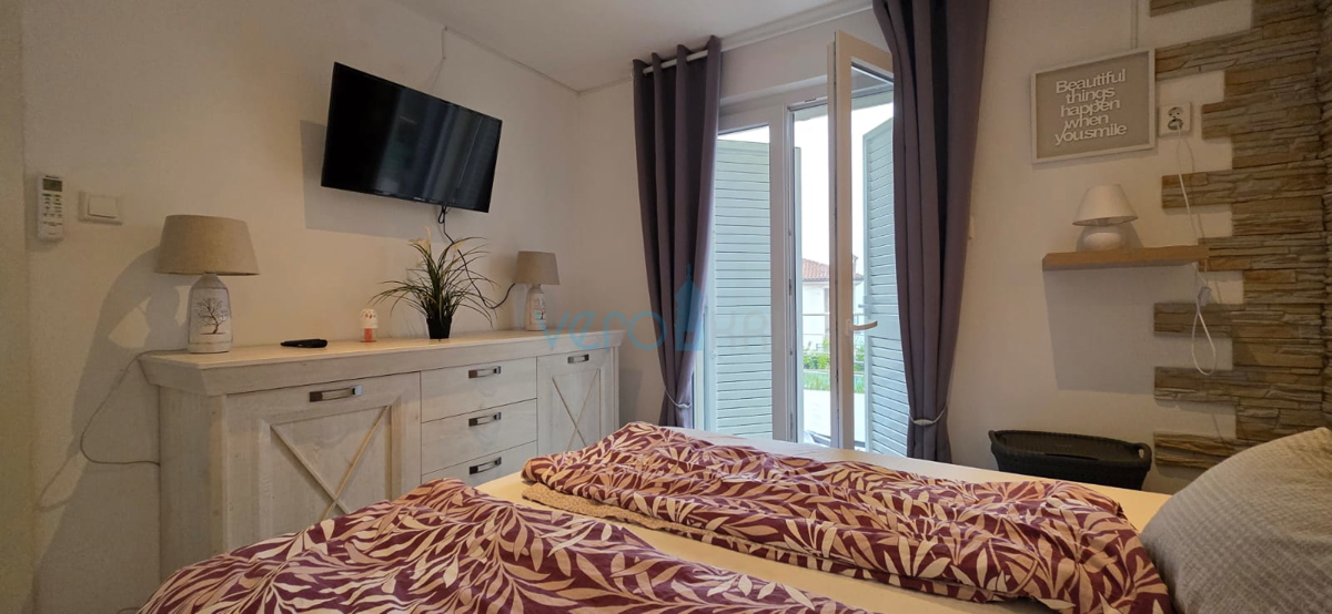 Uvala Soline, isola di Krk, casa indipendente, vista, giardino, 70 m dal mare, jacuzzi, vendita