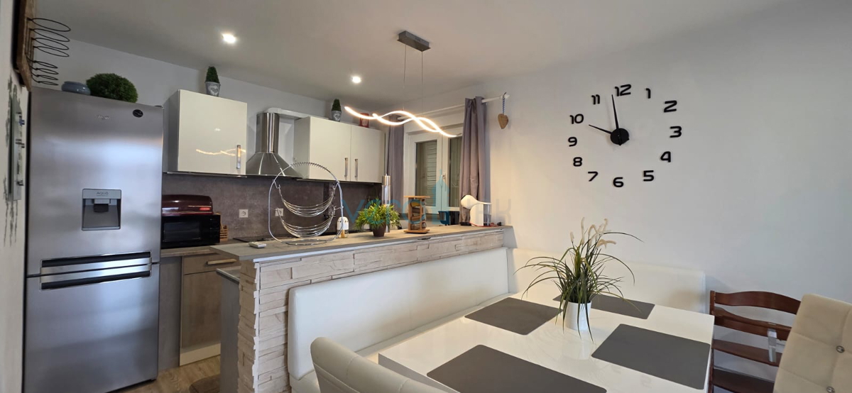 Uvala Soline, isola di Krk, casa indipendente, vista, giardino, 70 m dal mare, jacuzzi, vendita