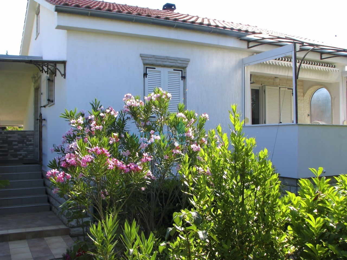 Isola di Krk, dintorni, bella casa con piscina e giardino paesaggistico