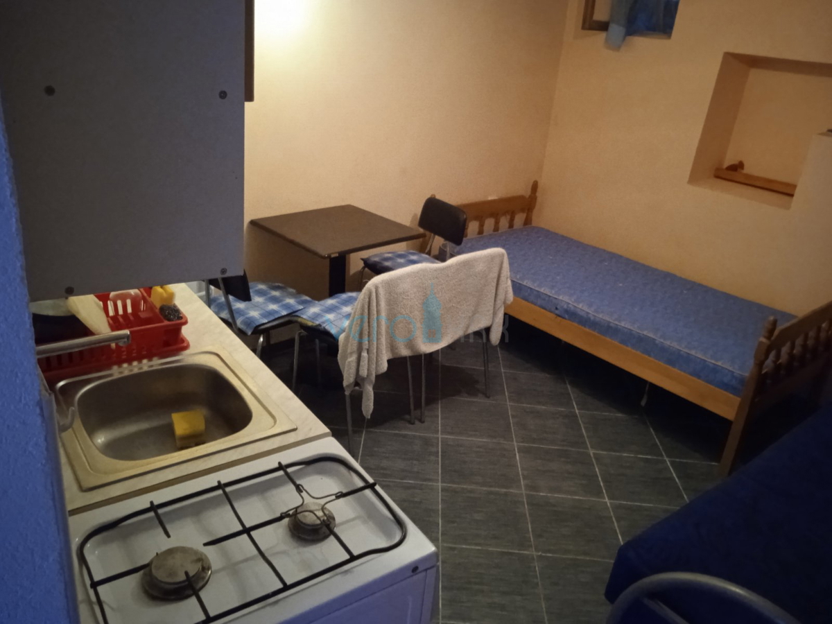 Vrbnik, isola di Krk, casa in pietra ristrutturata nel cuore del centro storico con vista sul mare