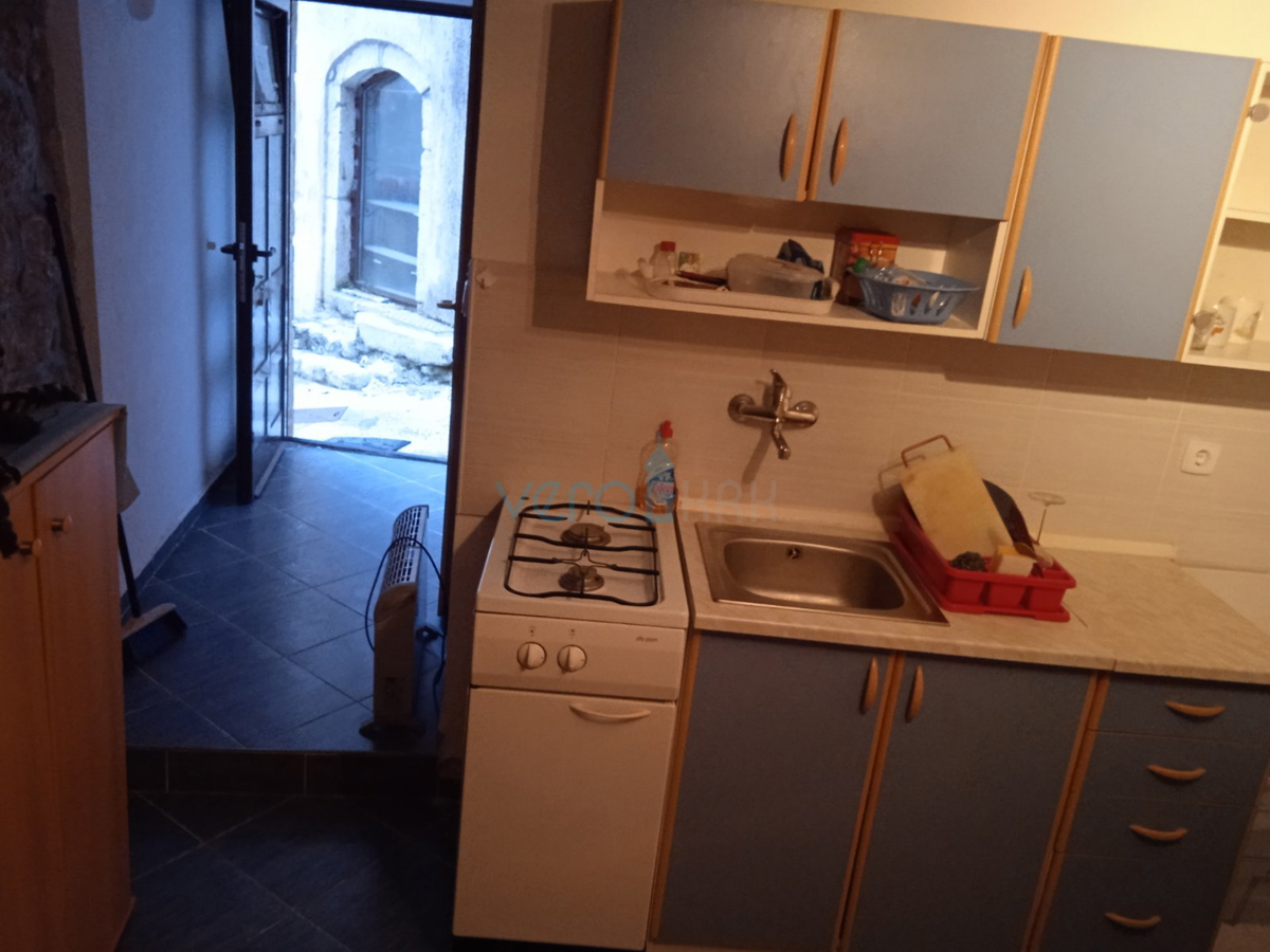 Vrbnik, isola di Krk, casa in pietra ristrutturata nel cuore del centro storico con vista sul mare