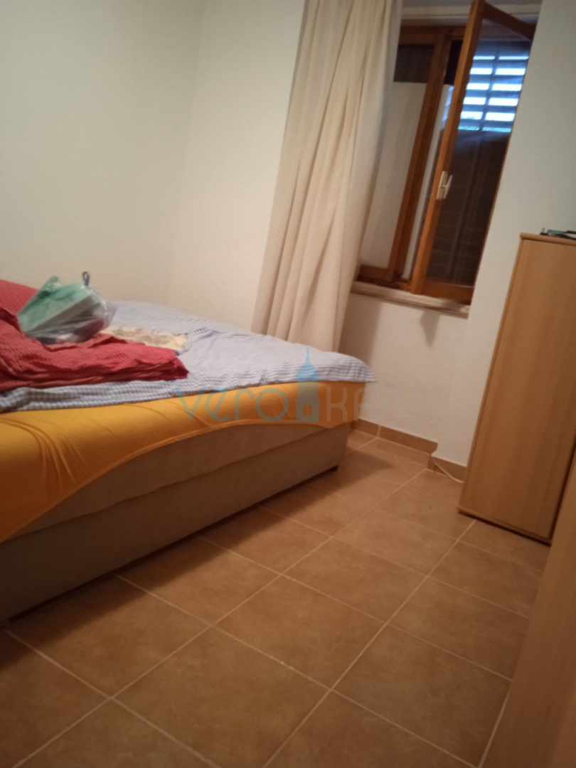 Vrbnik, isola di Krk, casa in pietra ristrutturata nel cuore del centro storico con vista sul mare