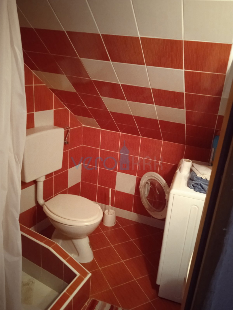 Vrbnik, isola di Krk, casa in pietra ristrutturata nel cuore del centro storico con vista sul mare