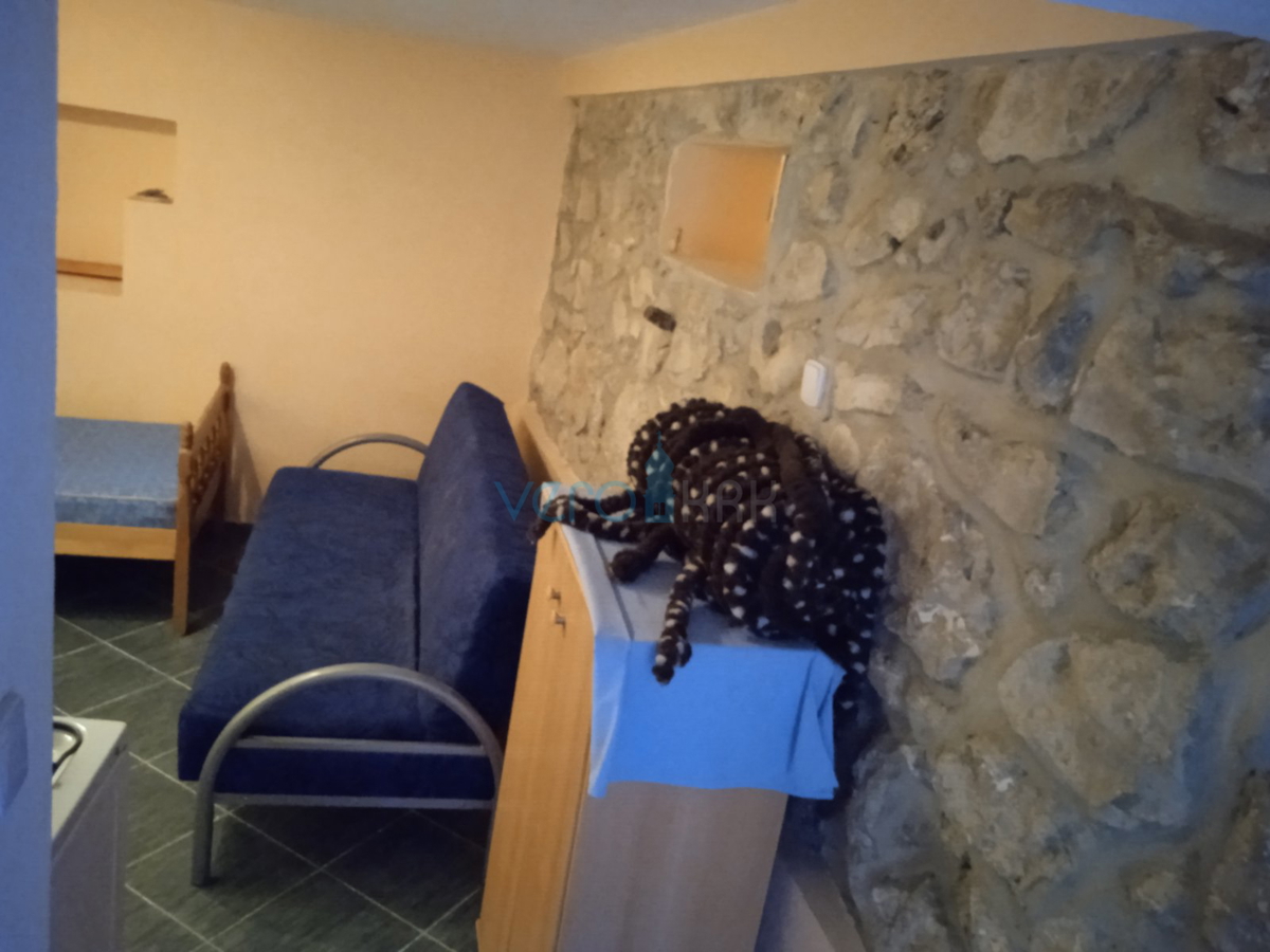 Vrbnik, isola di Krk, casa in pietra ristrutturata nel cuore del centro storico con vista sul mare