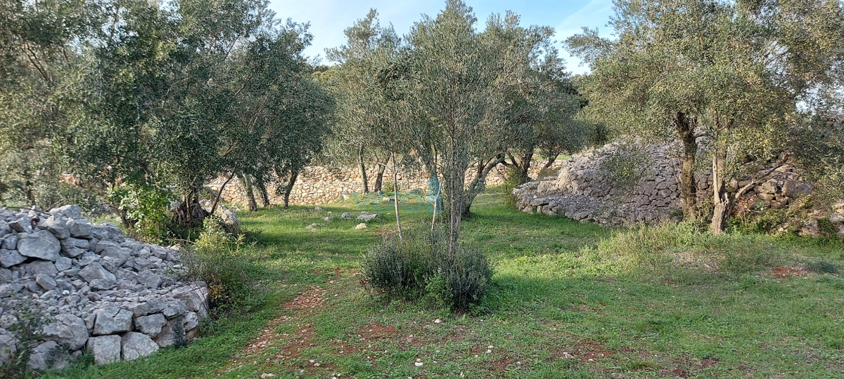 Città di Krk, terreno edificabile a 150 m dal mare per uso turistico-ricettivo, vendita