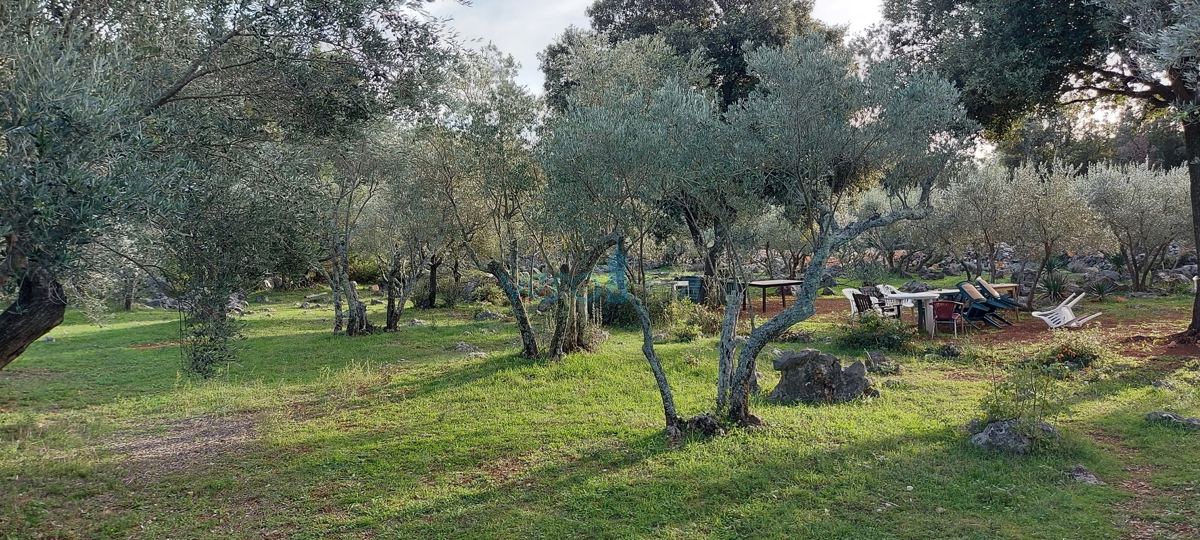 Città di Krk, terreno edificabile a 150 m dal mare per uso turistico-ricettivo, vendita