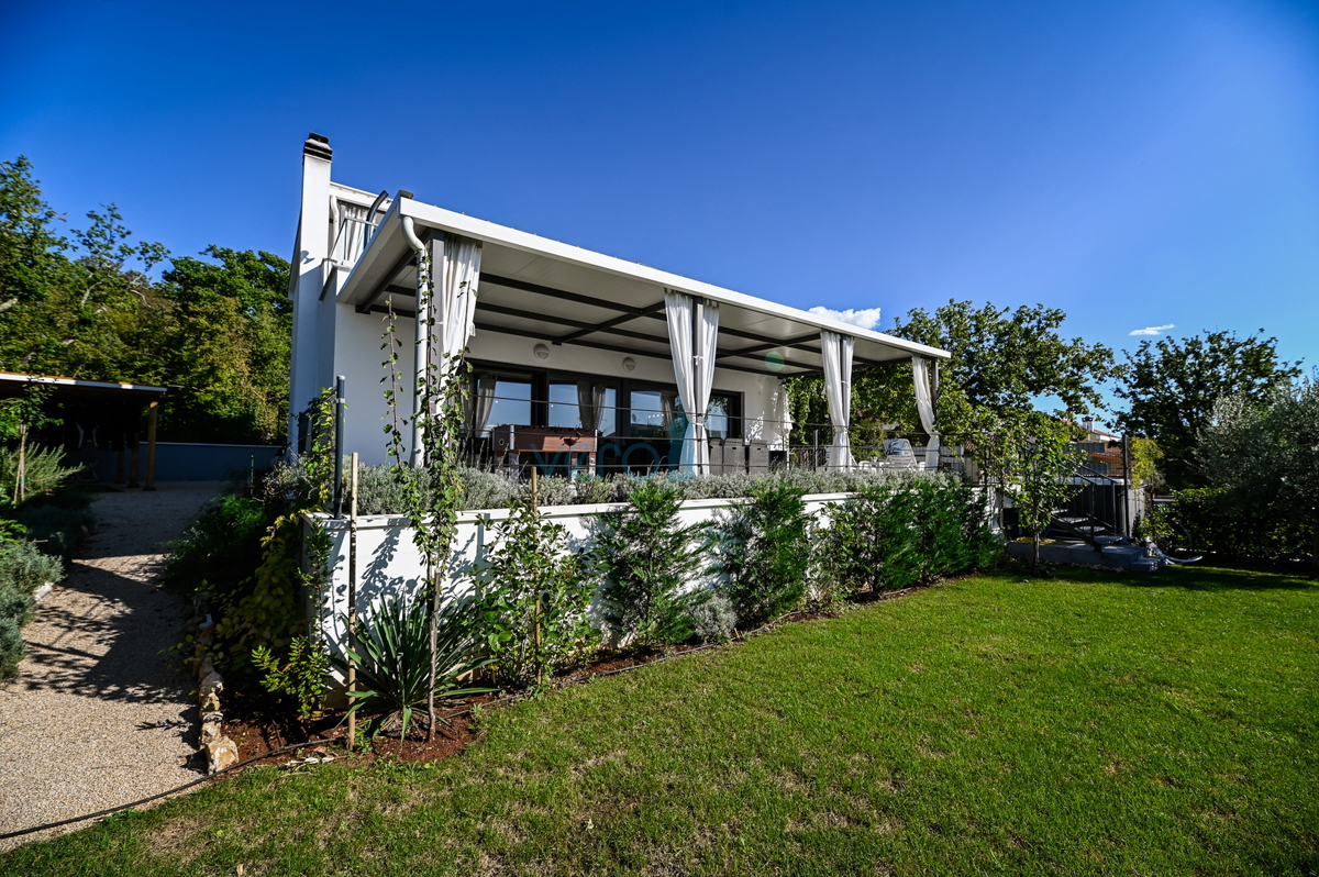 Isola di Krk, Malinska, moderna casa indipendente con 2 appartamenti e vista mare, in vendita