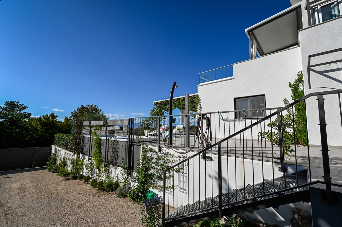 Isola di Krk, Malinska, moderna casa indipendente con 2 appartamenti e vista mare, in vendita