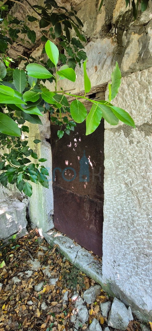 Baia Soline, dintorni, casa in pietra al piano terra, cortile, posizione tranquilla, vista, vendita