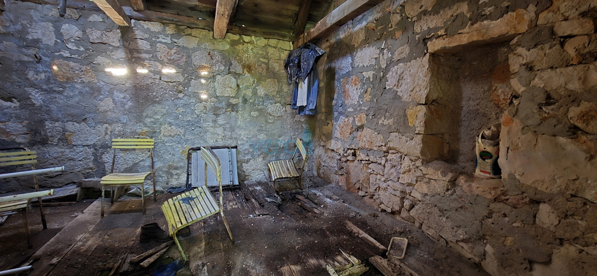 Baia Soline, dintorni, casa in pietra al piano terra, cortile, posizione tranquilla, vista, vendita