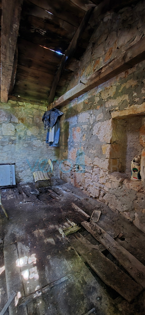 Baia Soline, dintorni, casa in pietra al piano terra, cortile, posizione tranquilla, vista, vendita