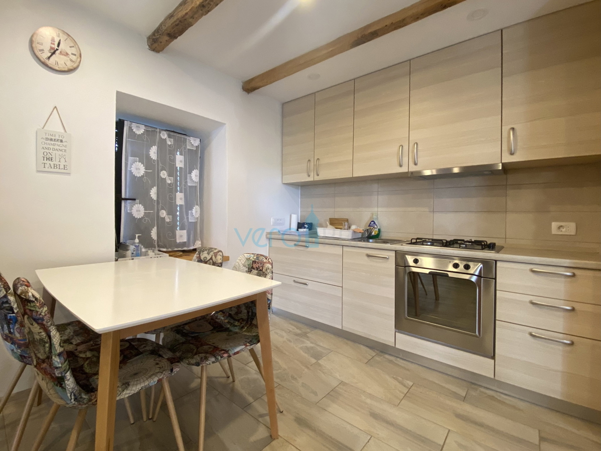 Dobrinj, dintorni, Casa indipendente con due appartamenti e giardino, in vendita