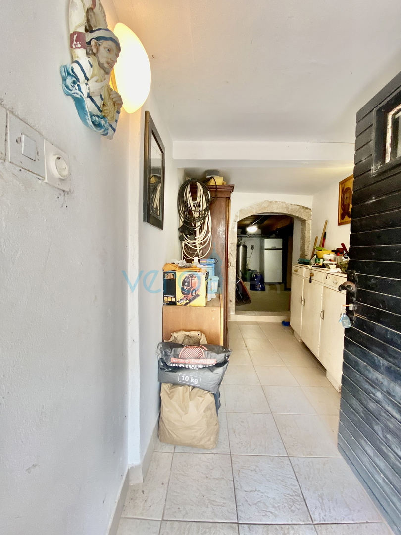 Dobrinj, dintorni, Casa indipendente con due appartamenti e giardino, in vendita