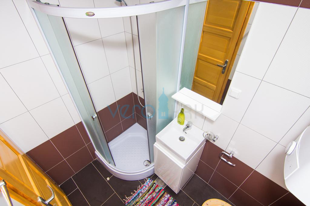 Isola di Krk, dintorni, casa con due appartamenti, piscina e vista mare, in vendita