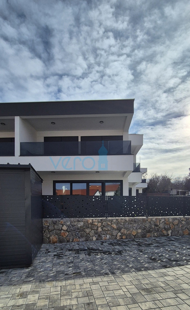 Isola di Krk, Malinska, moderna casa bifamiliare con piscina, giardino, vista, vendita