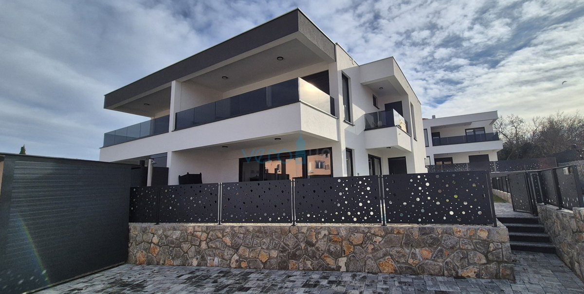 Isola di Krk, Malinska, moderna casa bifamiliare con piscina, giardino, vista, vendita
