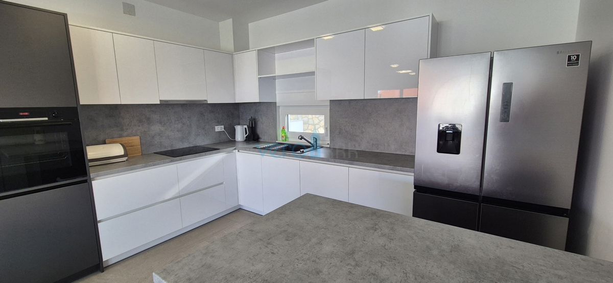 Isola di Krk, Malinska, moderna casa bifamiliare con piscina, giardino, vista, vendita