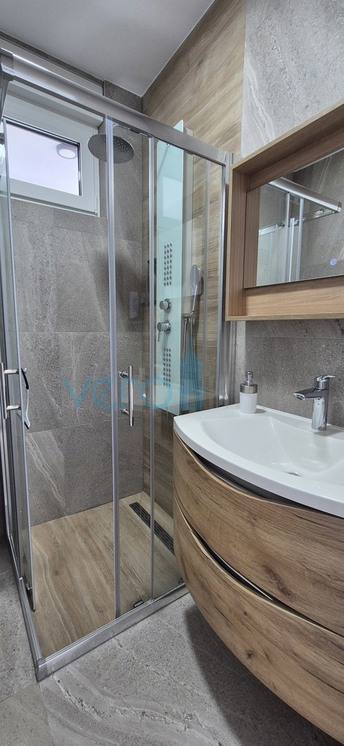 Isola di Krk, Malinska, moderna casa bifamiliare con piscina, giardino, vista, vendita