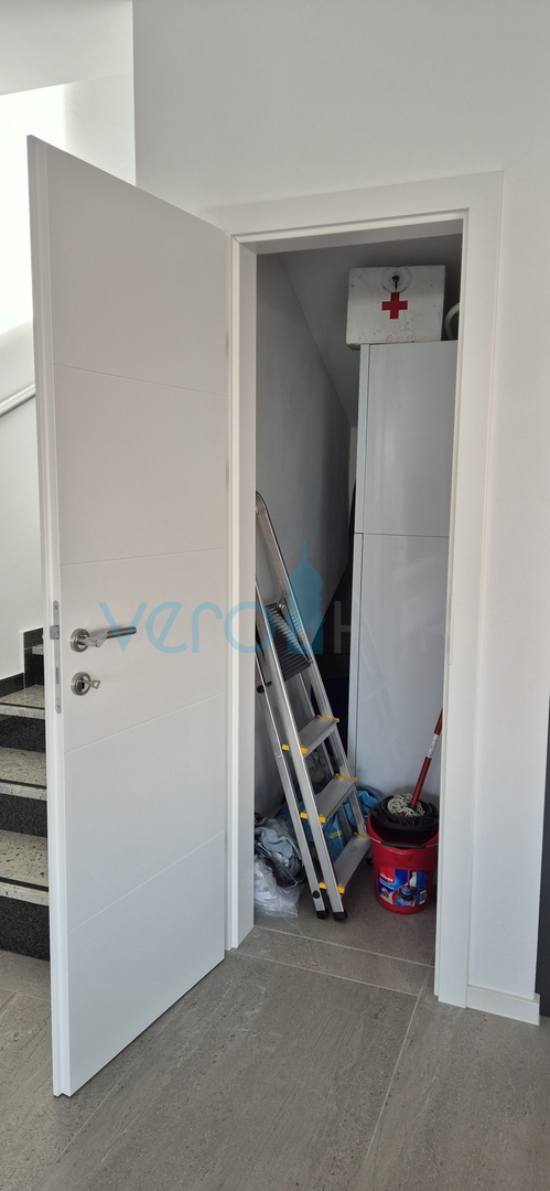 Isola di Krk, Malinska, moderna casa bifamiliare con piscina, giardino, vista, vendita