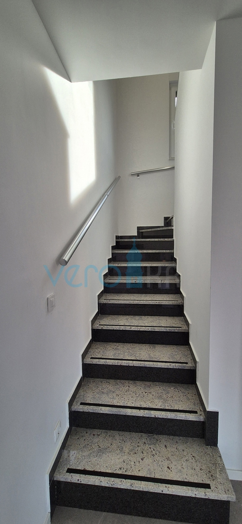 Isola di Krk, Malinska, moderna casa bifamiliare con piscina, giardino, vista, vendita