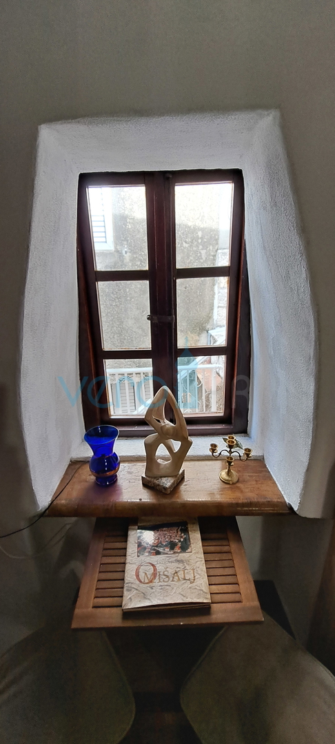 Isola di Krk, Omišalj, affascinante casa a schiera nel centro storico, vista, in vendita