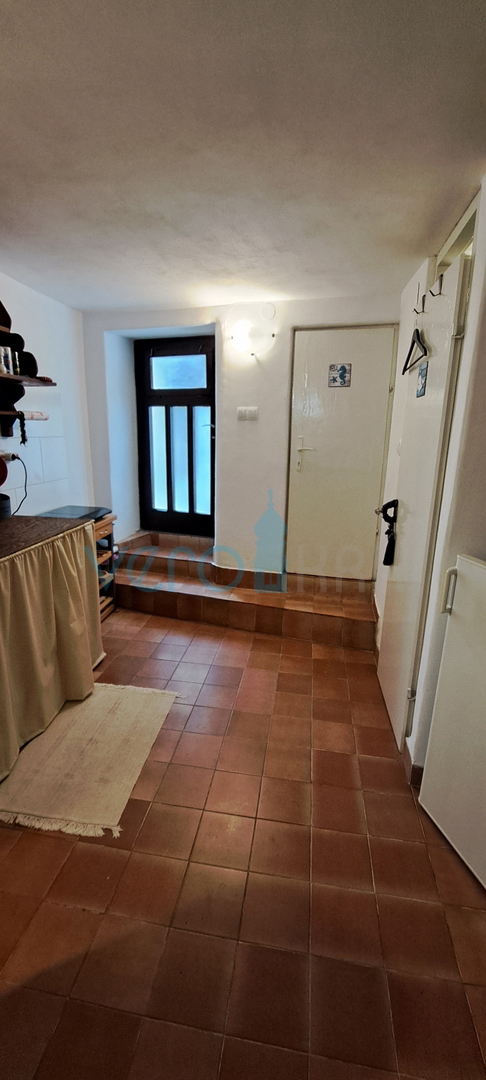 Isola di Krk, Omišalj, affascinante casa a schiera nel centro storico, vista, in vendita