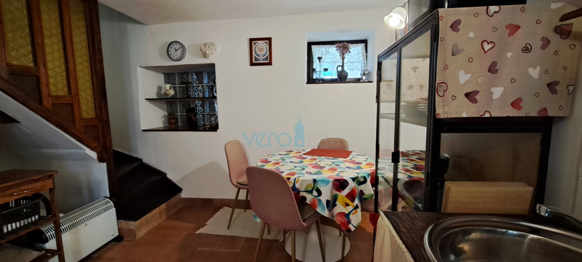 Isola di Krk, Omišalj, affascinante casa a schiera nel centro storico, vista, in vendita