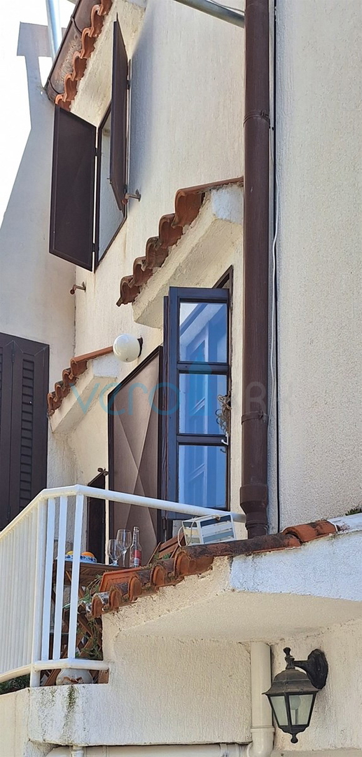 Isola di Krk, Omišalj, affascinante casa a schiera nel centro storico, vista, in vendita