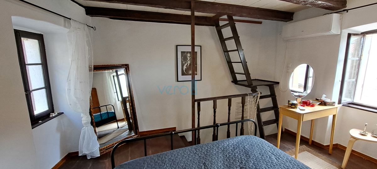 Isola di Krk, Omišalj, affascinante casa a schiera nel centro storico, vista, in vendita