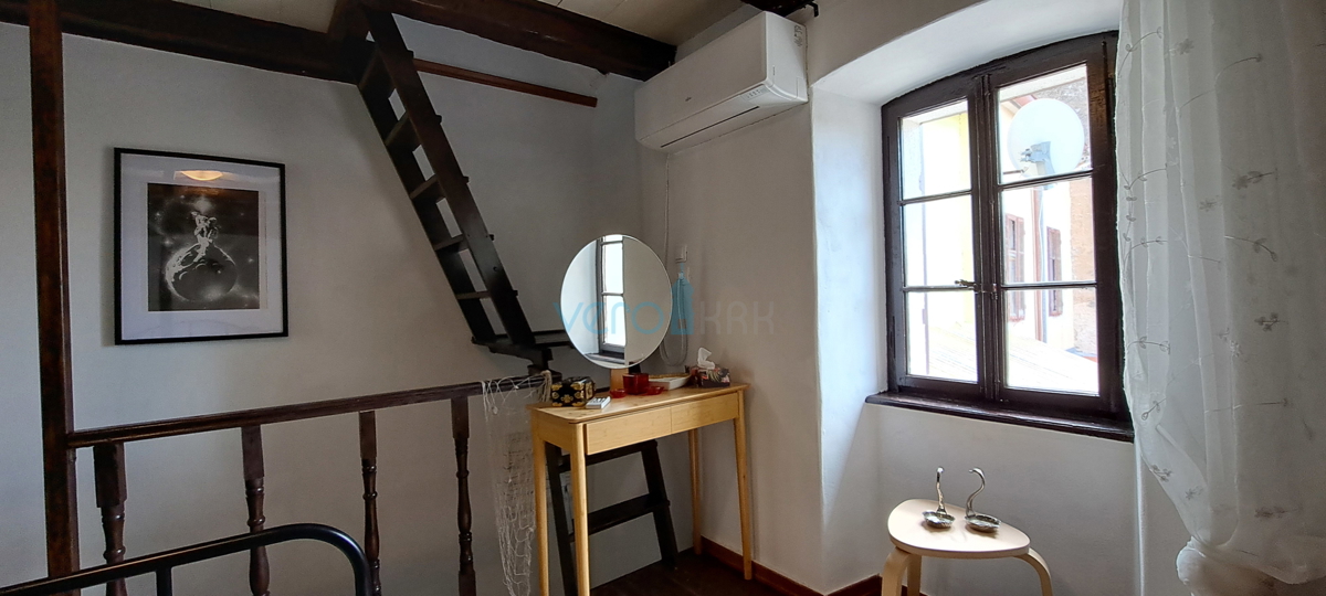 Isola di Krk, Omišalj, affascinante casa a schiera nel centro storico, vista, in vendita