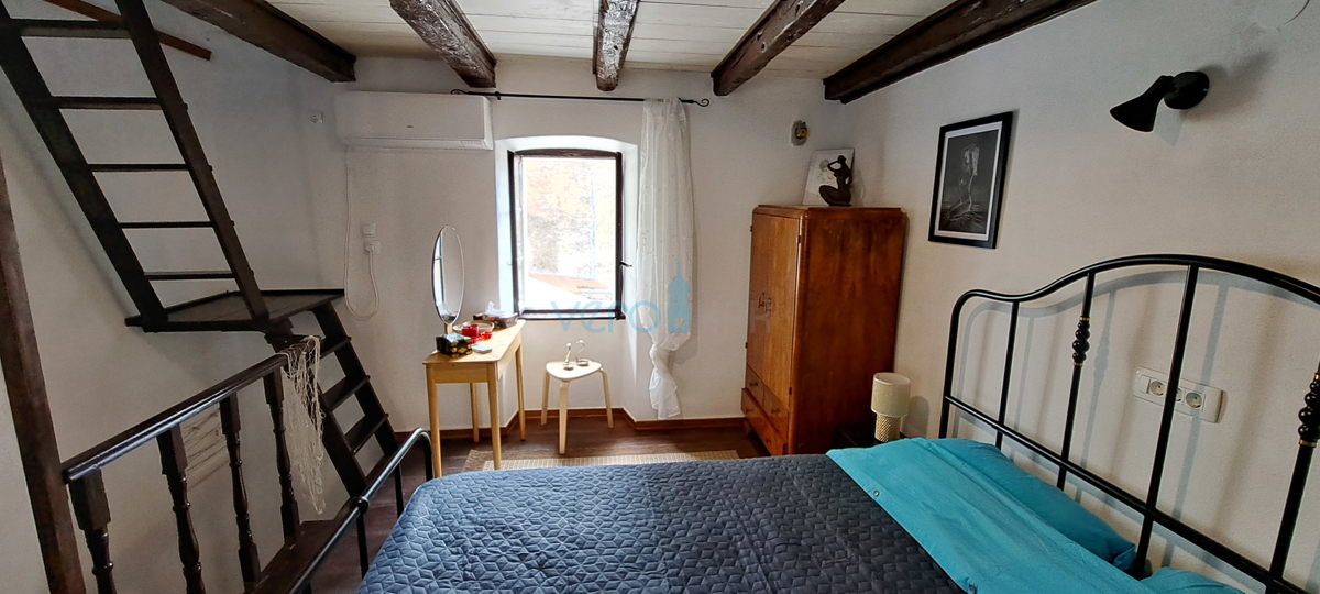 Isola di Krk, Omišalj, affascinante casa a schiera nel centro storico, vista, in vendita
