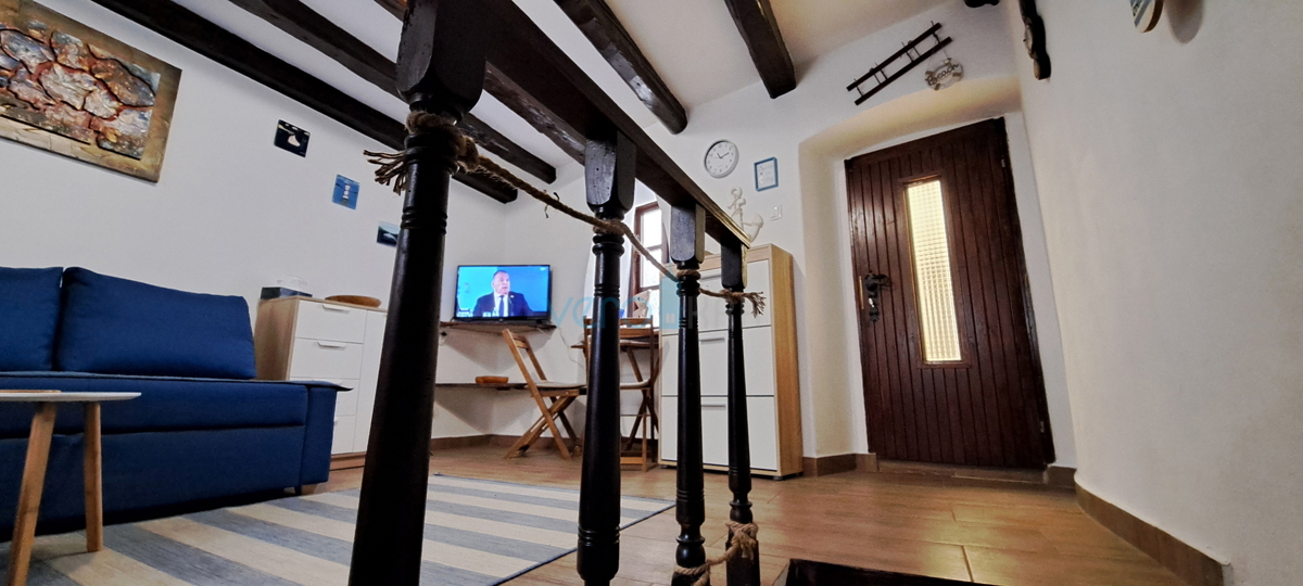 Isola di Krk, Omišalj, affascinante casa a schiera nel centro storico, vista, in vendita