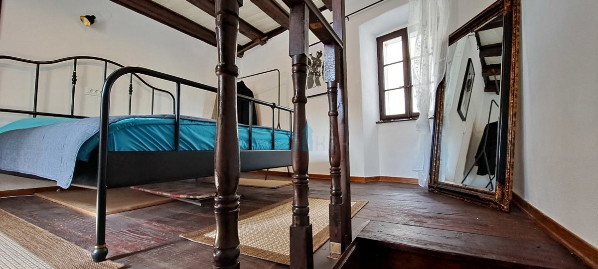 Isola di Krk, Omišalj, affascinante casa a schiera nel centro storico, vista, in vendita