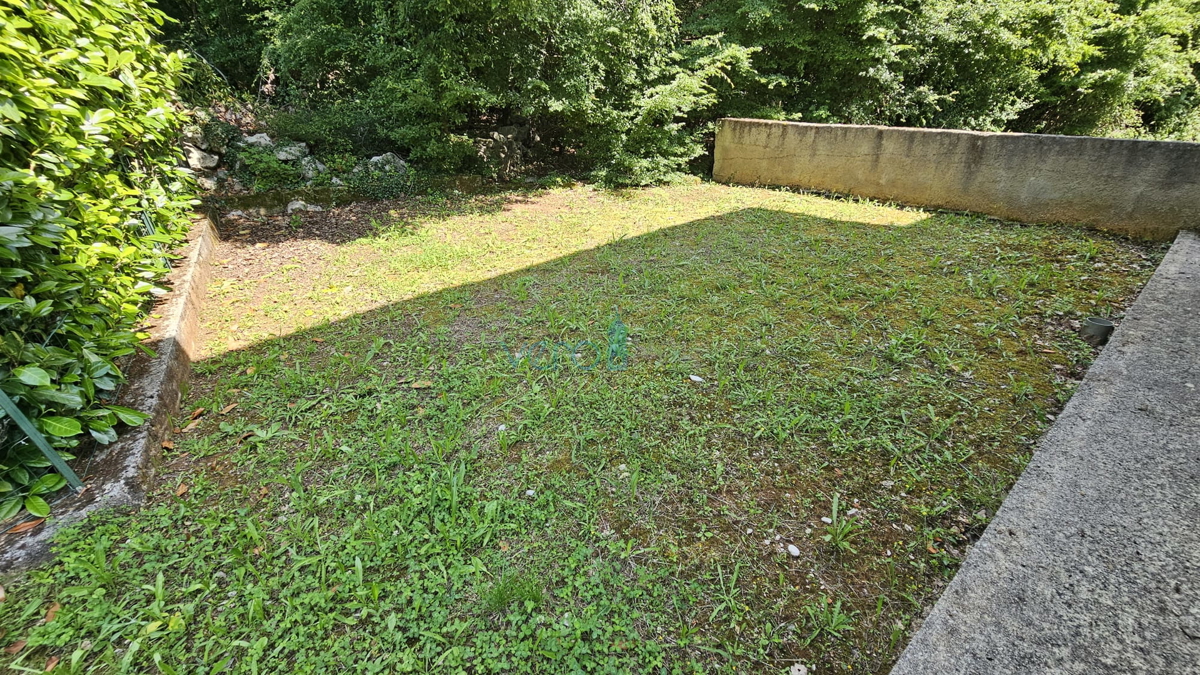 Isola di Krk, Dobrinj, casa bifamiliare con due appartamenti 130m2, giardino 300m2, vendita