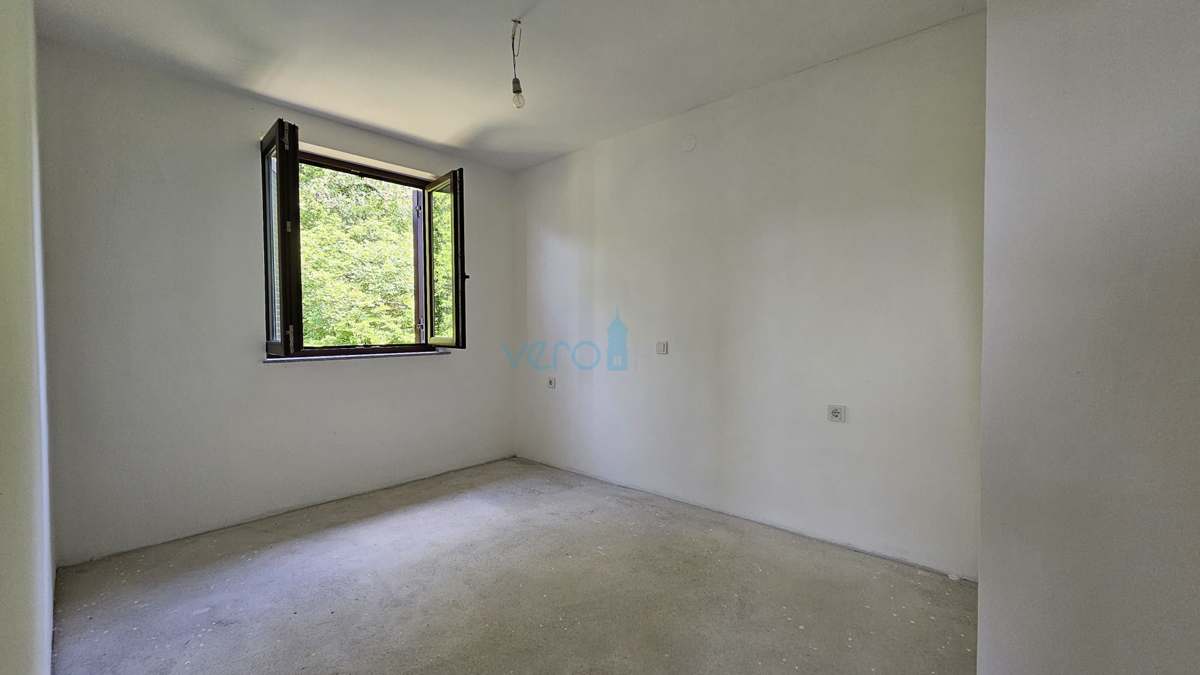 Isola di Krk, Dobrinj, casa bifamiliare con due appartamenti 130m2, giardino 300m2, vendita