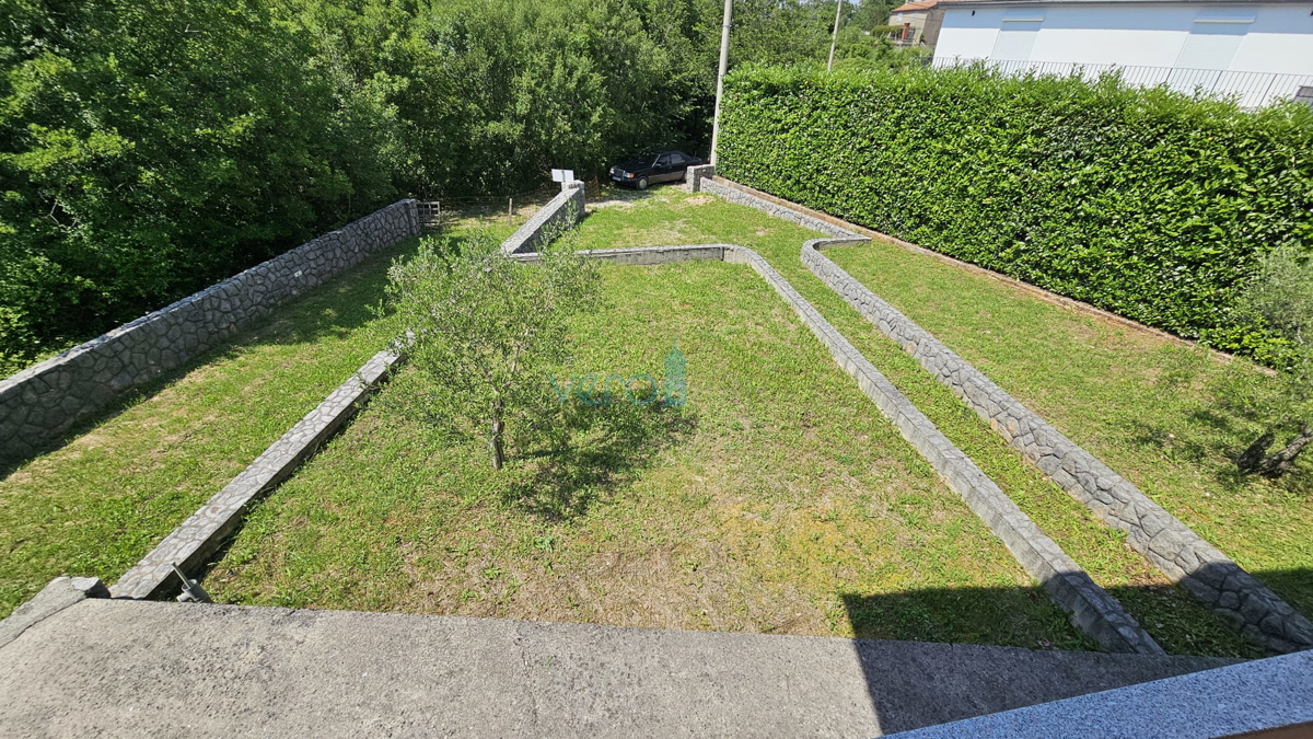 Isola di Krk, Dobrinj, casa bifamiliare con due appartamenti 130m2, giardino 300m2, vendita